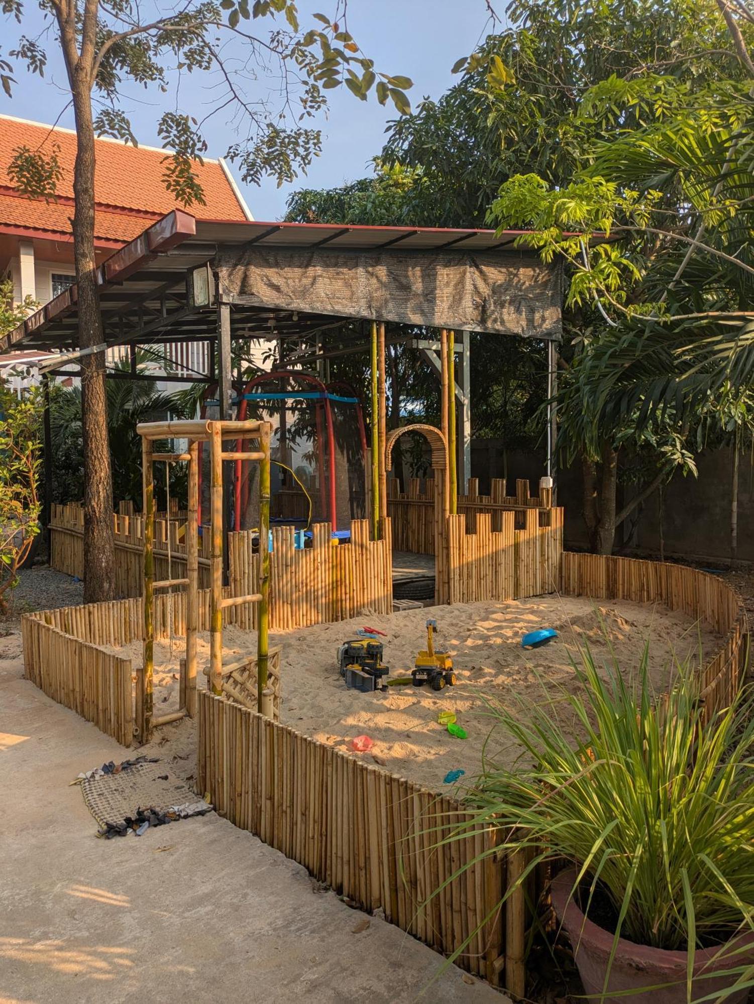 Coconut Lodge Kampot Exterior photo
